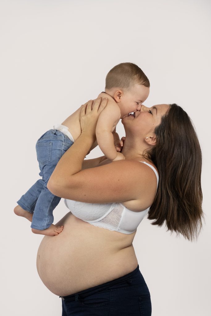 séance photo grossesse avec enfant de 9 mois