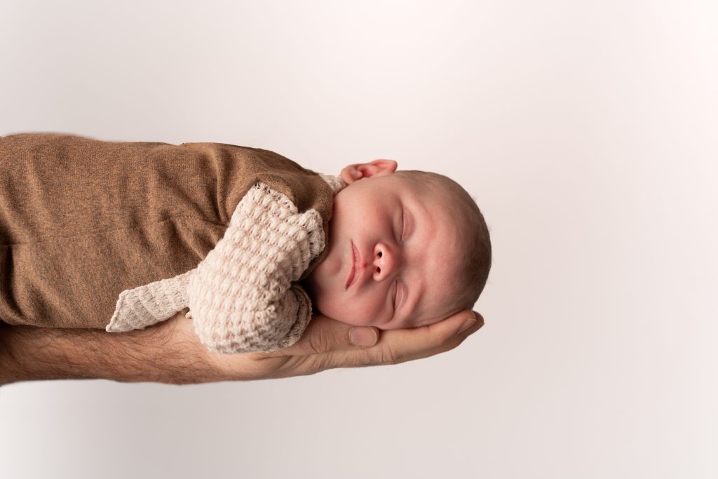 séance nouveau-né, photo plan serré, à lorgues